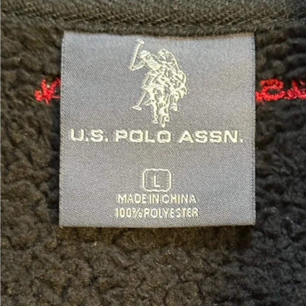 Men’s US Polo Black Fleece Vest large embroidered red logo. Size large. Like new - Picture 3 of 3